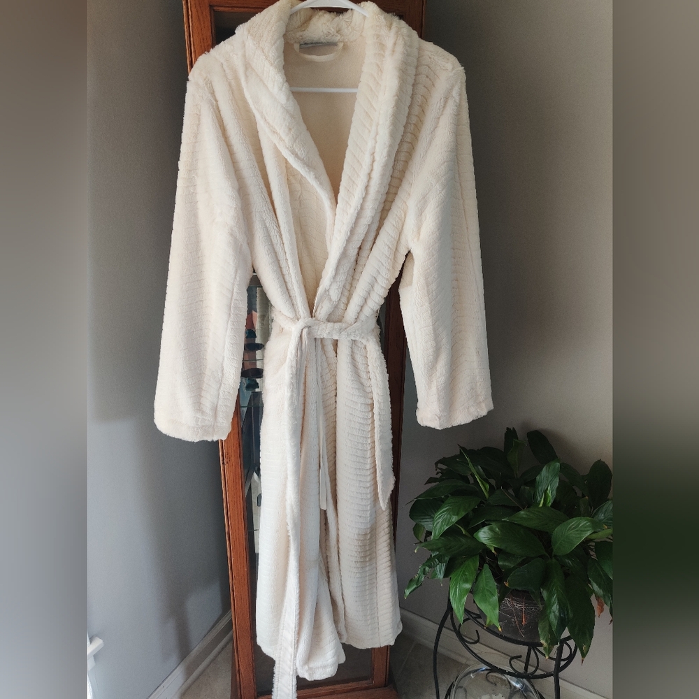 Nordstrom Plush Robe - Picture 2 of 5